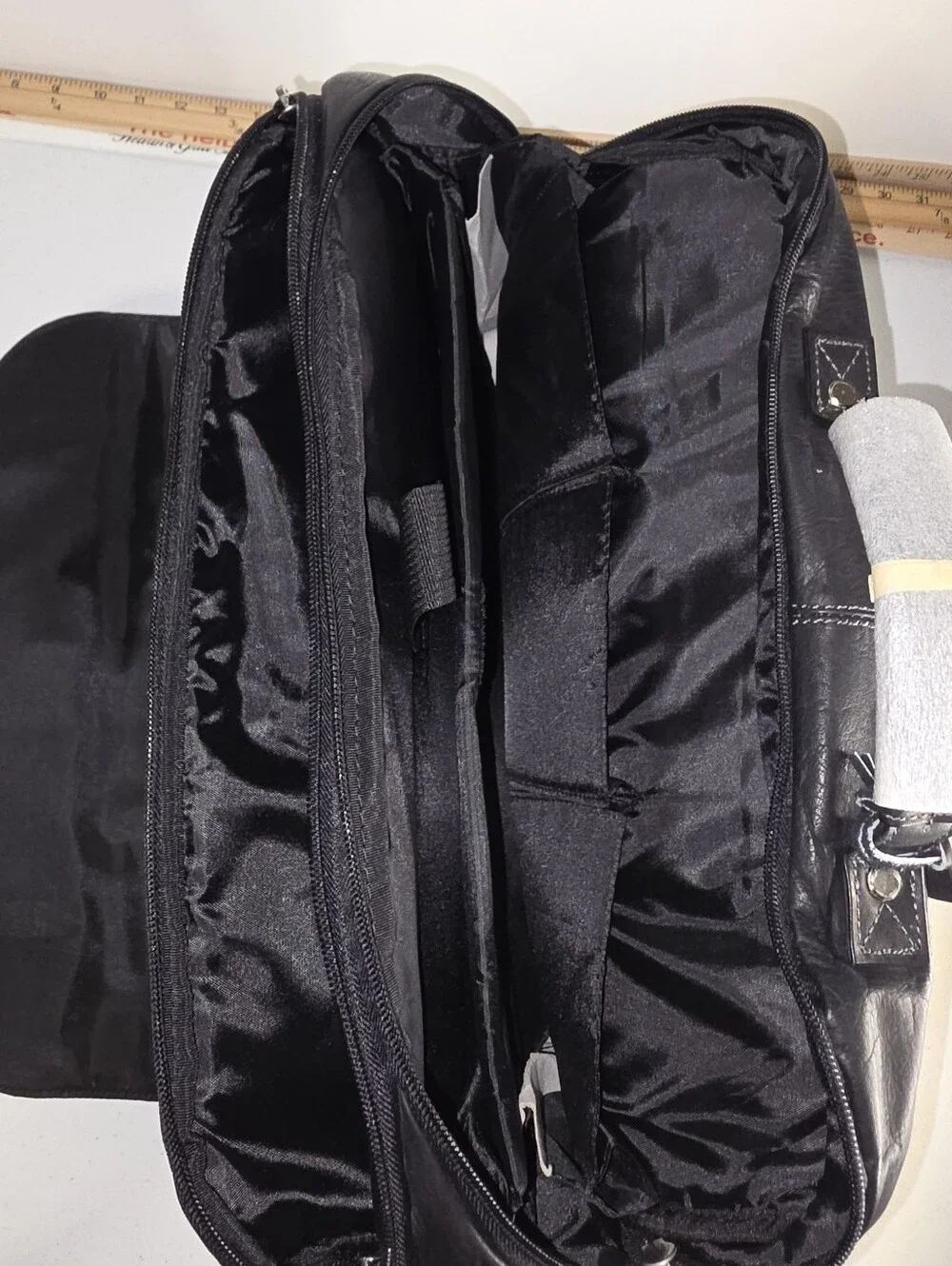 Andrew Marc New York Black Leather Retro Messenger Bag Laptop Briefcase NWOT